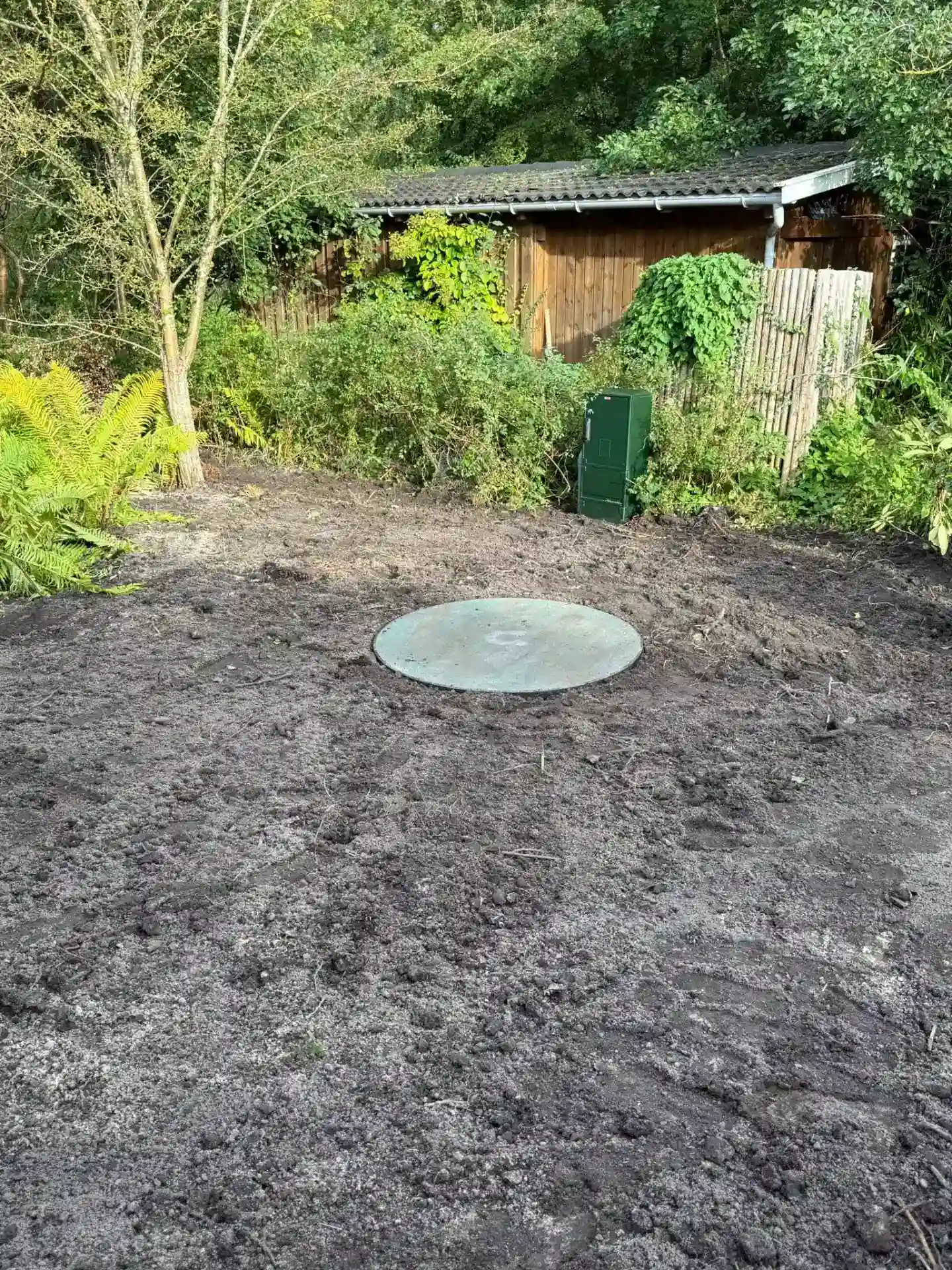 Sikkerhedsboks til privat minirens i haven.